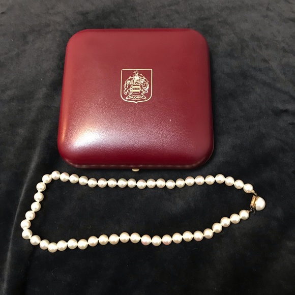 majorica Jewelry - Majorica  Perls necklace